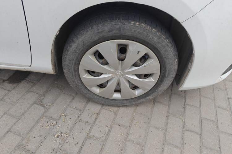 Used Toyota YARiS L Zhi Xuan 2017 1.5E CVT Enhanced Performance Edition Right Front Wheel Hub