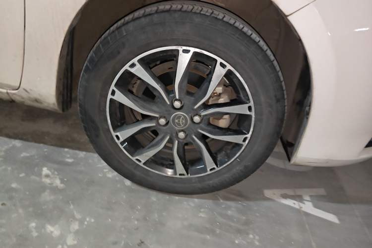 Used Toyota YARiS L Zhi Xuan 2017 1.5E CVT Enhanced Performance Edition Right Front Wheel Hub