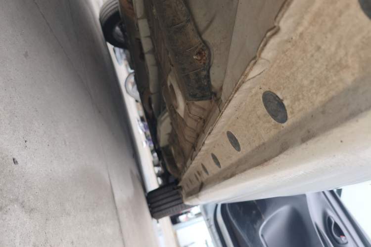 Used Toyota YARiS L Zhi Xuan 2017 1.5E CVT Enhanced Performance Edition Right Side Sill