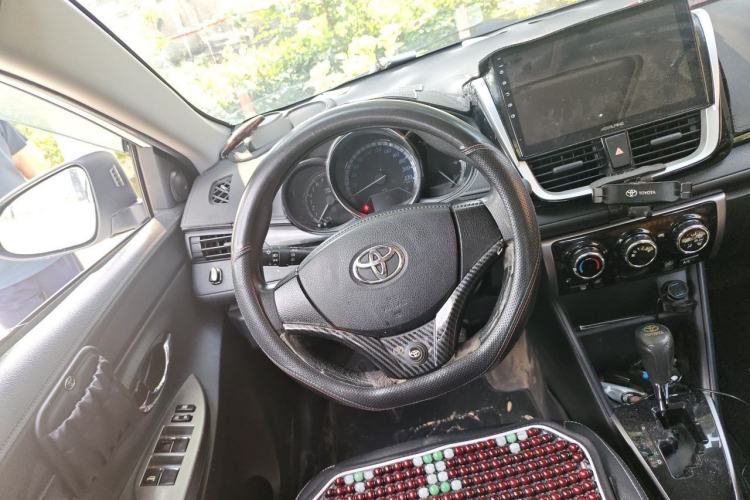 Used Toyota YARiS L Zhi Xuan 2017 1.5G CVT JingSu Model with Upgraded Sunroof Steering Wheel