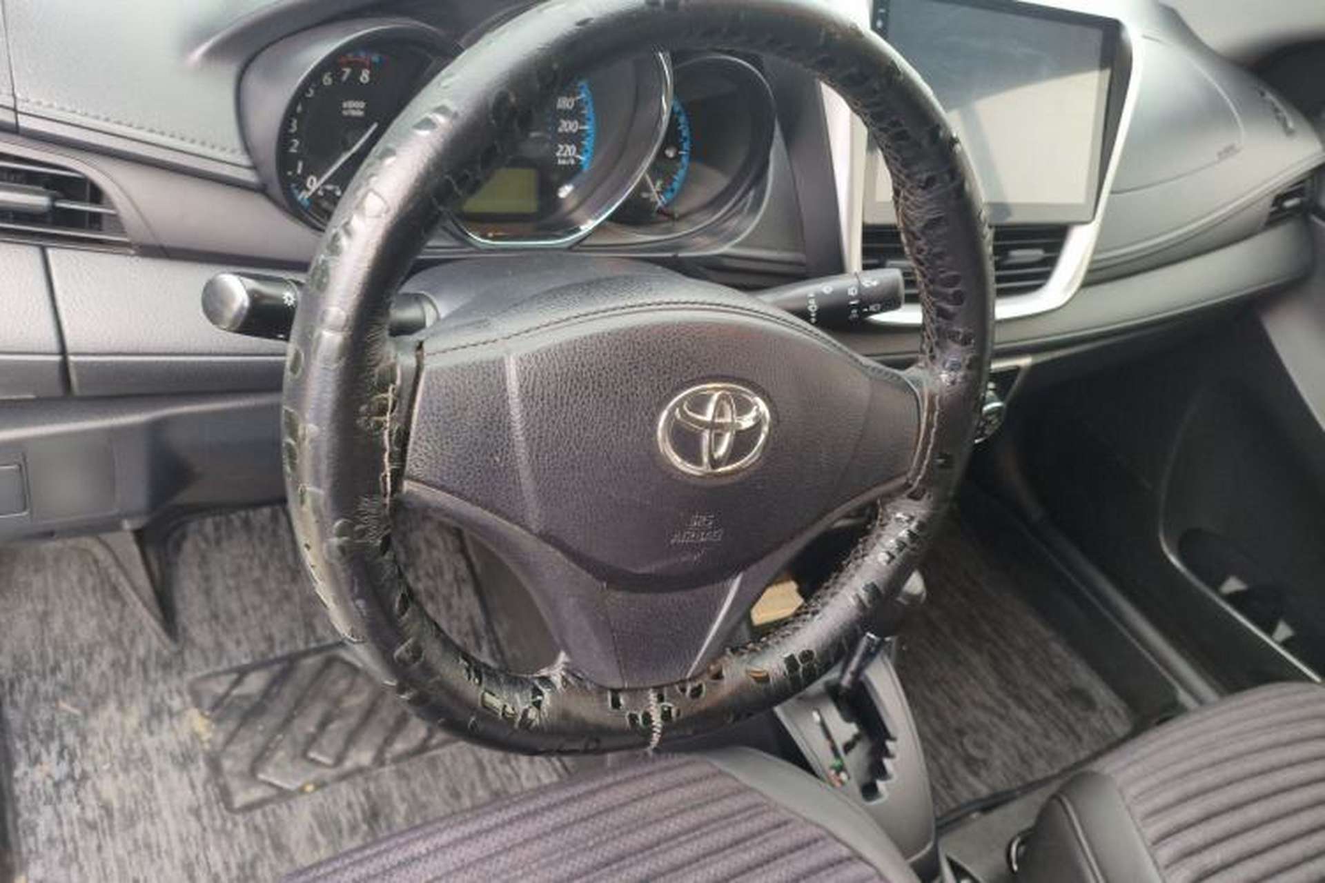 Used Toyota YARiS L Zhi Xuan 2017 1.5E CVT Enhanced Performance Edition Steering Wheel