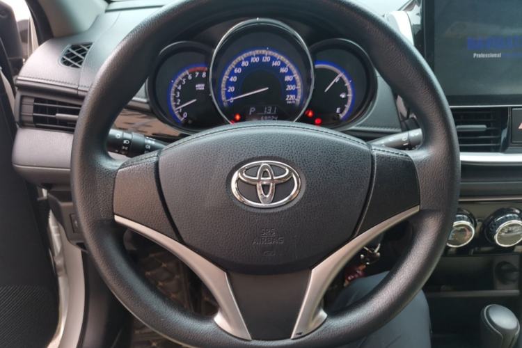 Used Toyota YARiS L Zhi Xuan 2017 1.5G CVT JingSu Model with Upgraded Sunroof Steering Wheel
