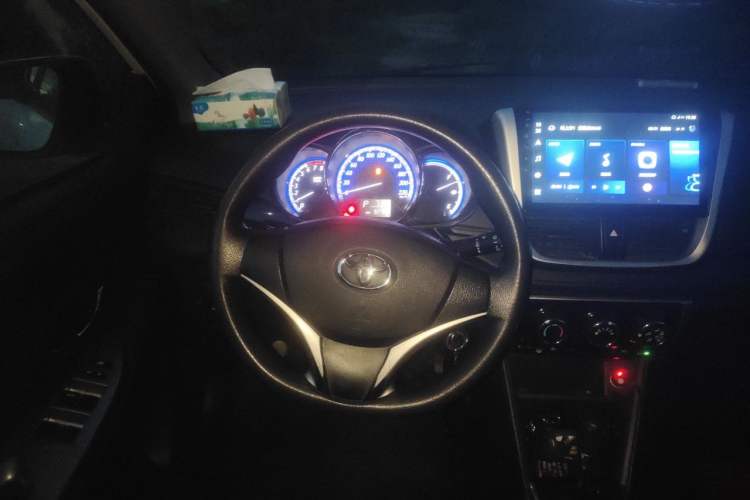 Used Toyota YARiS L Zhi Xuan 2017 1.5G CVT JingSu Model with Upgraded Sunroof Steering Wheel