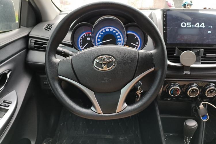Used Toyota YARiS L Zhi Xuan 2017 1.5G CVT JingSu Model with Upgraded Sunroof Steering Wheel