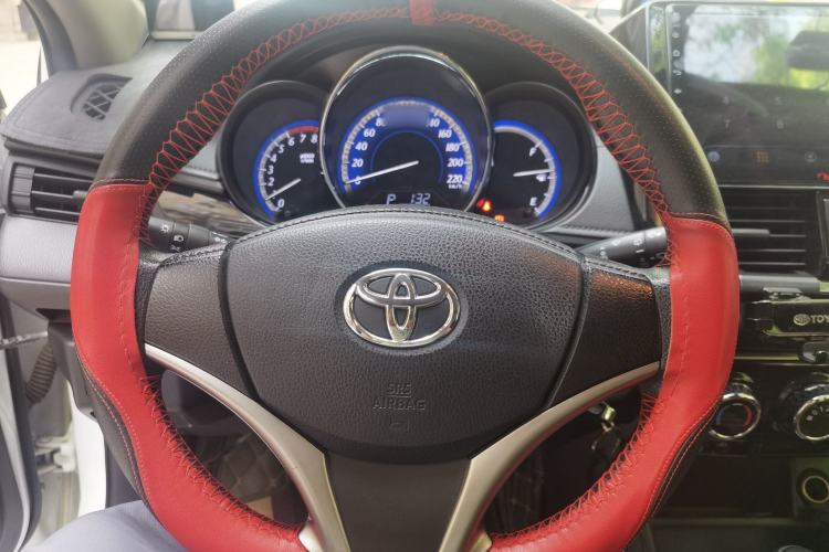 Used Toyota YARiS L Zhi Xuan 2017 1.5G CVT JingSu Model with Upgraded Sunroof Steering Wheel