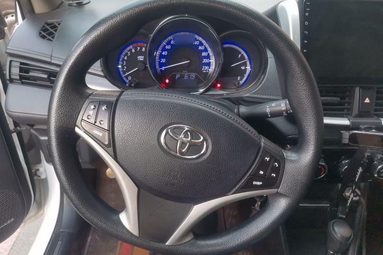 Used Toyota YARiS L Zhi Xuan 2017 1.5G CVT JingSu Model with Upgraded Sunroof Steering Wheel