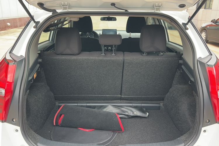 Used Toyota YARiS L Zhi Xuan 2017 1.5E CVT Enhanced Performance Edition Trunk