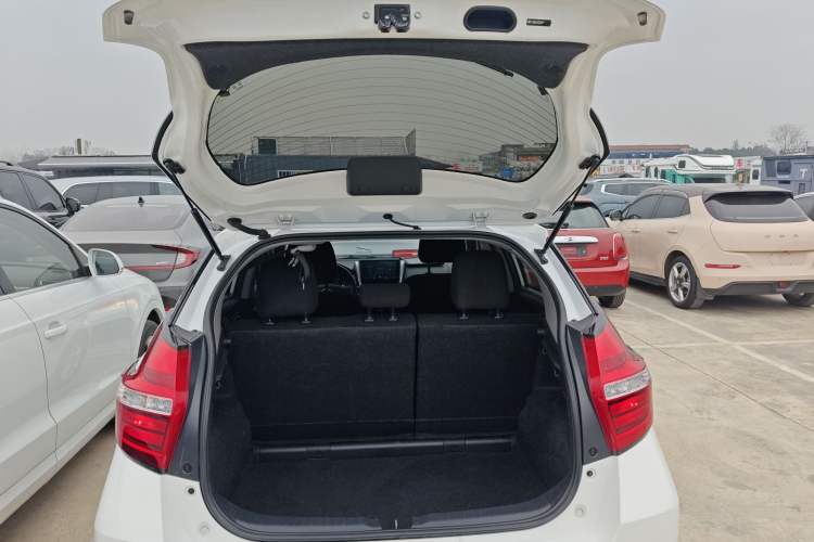 Used Toyota YARiS L Zhi Xuan 2017 1.5E CVT Enhanced Performance Edition Trunk