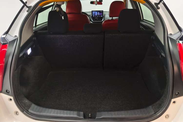 Used Toyota YARiS L Zhi Xuan 2017 1.5E CVT Enhanced Performance Edition Trunk