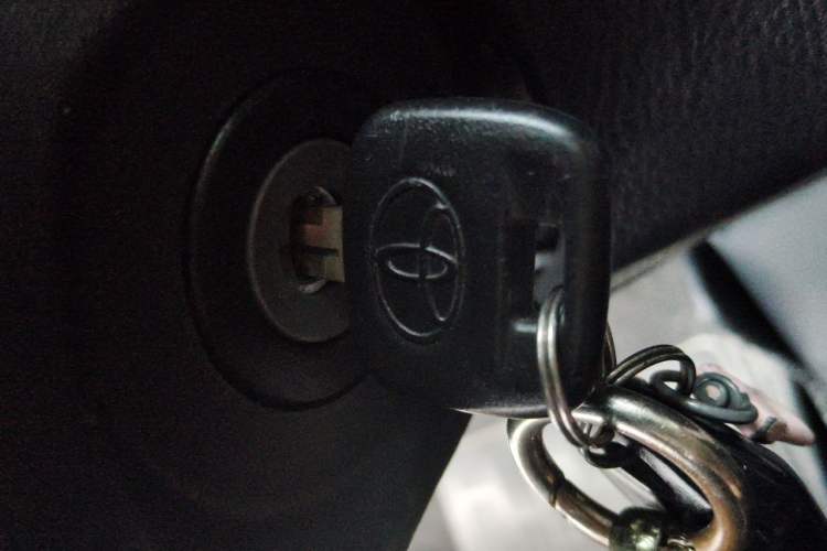 Used Toyota YARiS L Zhi Xuan 2017 1.5E CVT Enhanced Performance Edition Vehicle Key