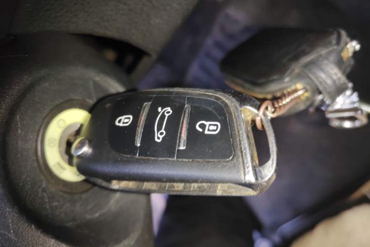 Used Toyota YARiS L Zhi Xuan 2017 1.5E CVT Enhanced Performance Edition Vehicle Key