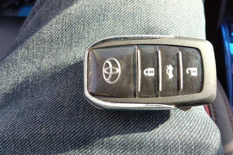 Used Toyota YARiS L Zhi Xuan 2017 1.5E CVT Enhanced Performance Edition Vehicle Key