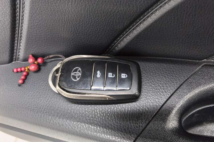 Used Toyota YARiS L Zhi Xuan 2017 1.5E CVT Enhanced Performance Edition Vehicle Key