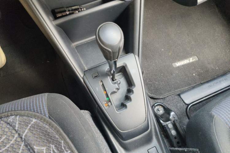 Used Toyota YARiS L Zhi Xuan 2017 1.5E CVT Enhanced Performance Edition Gear Lever