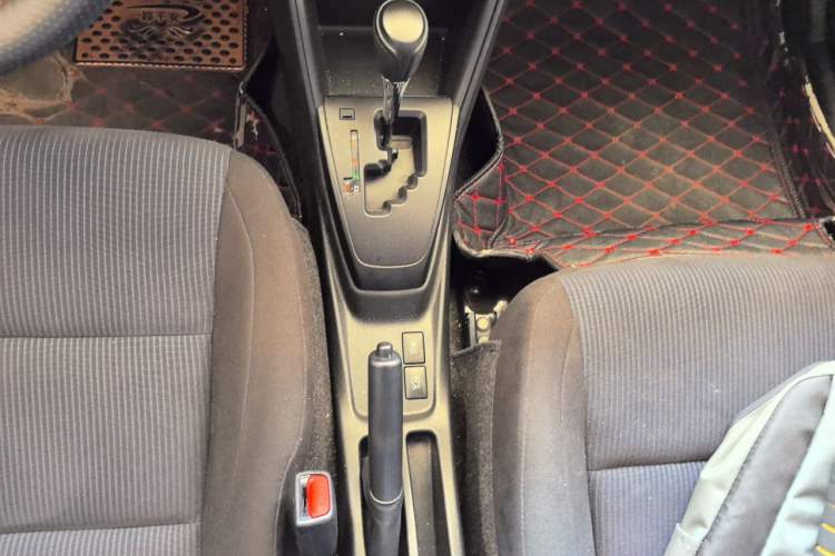 Used Toyota YARiS L Zhi Xuan 2017 1.5E CVT Enhanced Performance Edition Gear Lever