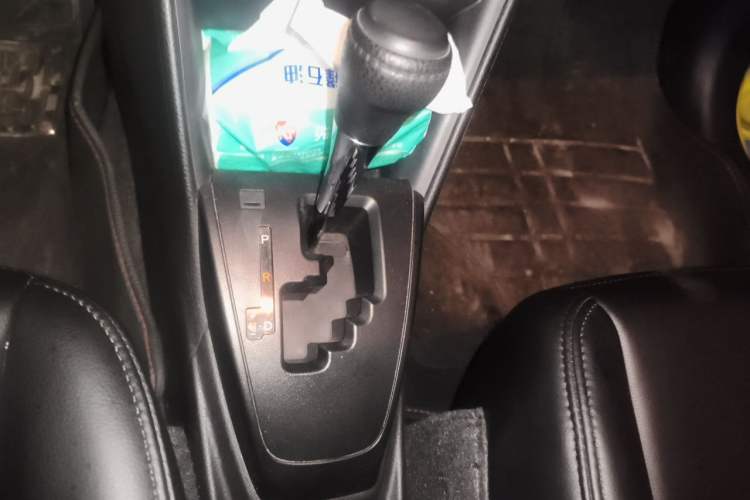 Used Toyota YARiS L Zhi Xuan 2017 1.5E CVT Enhanced Performance Edition Gear Lever