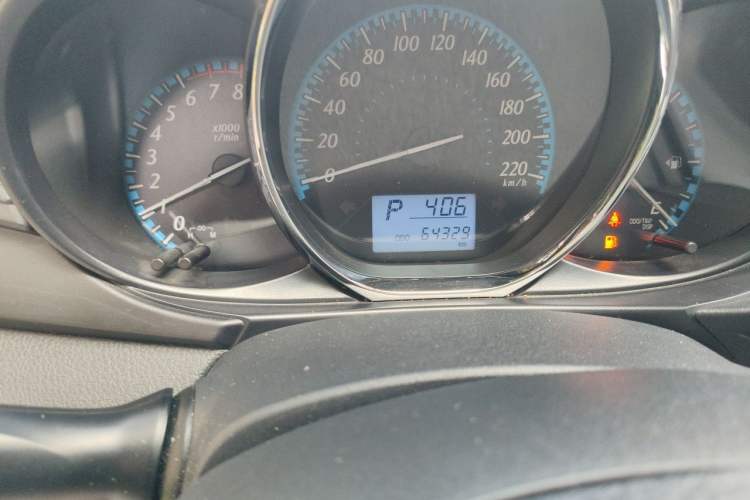 Used Toyota YARiS L Zhi Xuan 2017 1.5E CVT Enhanced Performance Edition Odometer Close Up