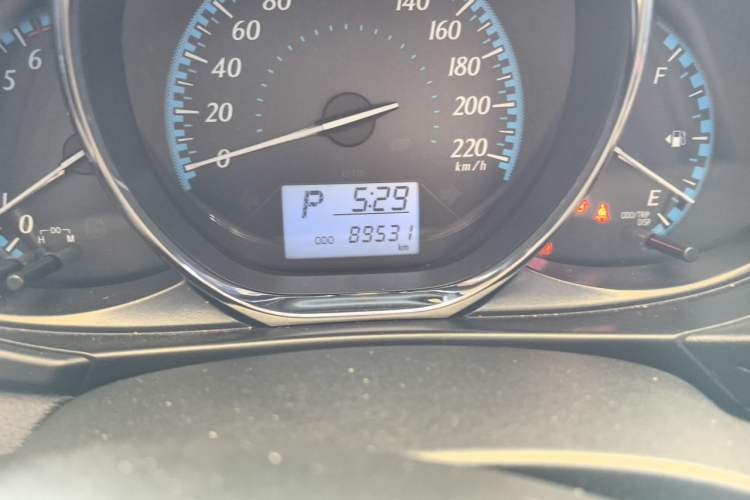 Used Toyota YARiS L Zhi Xuan 2017 1.5E CVT Enhanced Performance Edition Odometer Close Up