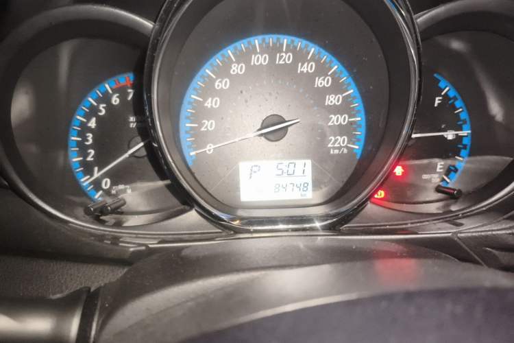 Used Toyota YARiS L Zhi Xuan 2017 1.5E CVT Enhanced Performance Edition Odometer Close Up