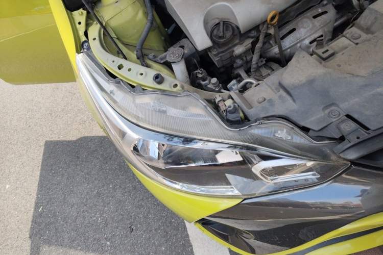Used Toyota YARiS L Zhi Xuan 2017 1.5E CVT Enhanced Performance Edition Right Front Headlight