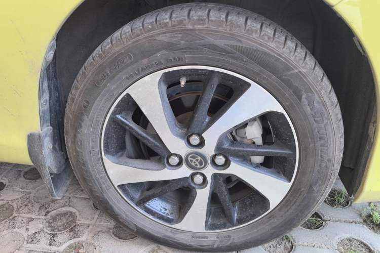 Used Toyota YARiS L Zhi Xuan 2017 1.5E CVT Enhanced Performance Edition Right Front Wheel Hub