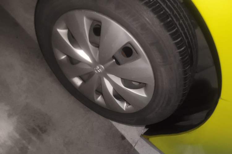 Used Toyota YARiS L Zhi Xuan 2017 1.5E CVT Enhanced Performance Edition Right Front Wheel Hub