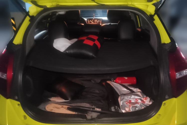 Used Toyota YARiS L Zhi Xuan 2017 1.5E CVT Enhanced Performance Edition Trunk