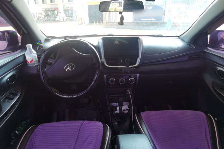 Used Toyota YARiS L Zhi Xuan 2018 1.5E CVT Champion Limited Edition Center Console