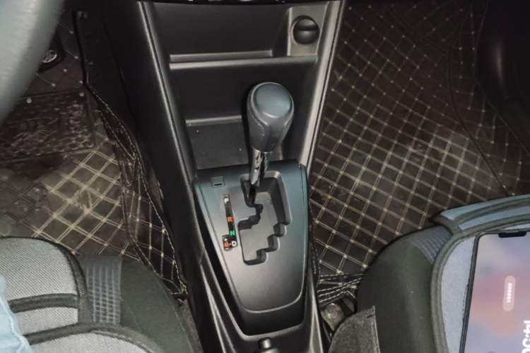 Used Toyota YARiS L Zhi Xuan 2018 1.5E CVT Champion Limited Edition Gear Lever