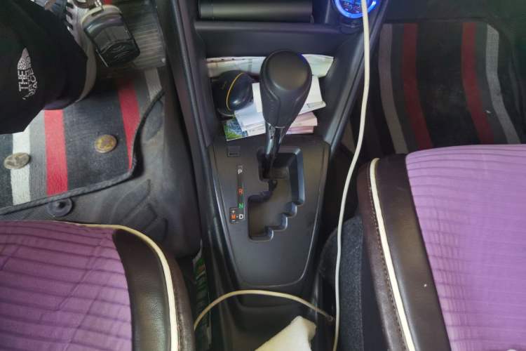 Used Toyota YARiS L Zhi Xuan 2018 1.5E CVT Champion Limited Edition Gear Lever