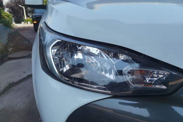 Used Toyota YARiS L Zhi Xuan 2018 1.5E CVT Champion Limited Edition Right Front Headlight