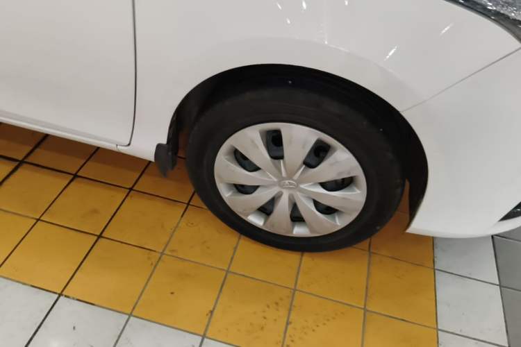Used Toyota YARiS L Zhi Xuan 2018 1.5E CVT Champion Limited Edition Right Front Wheel Hub