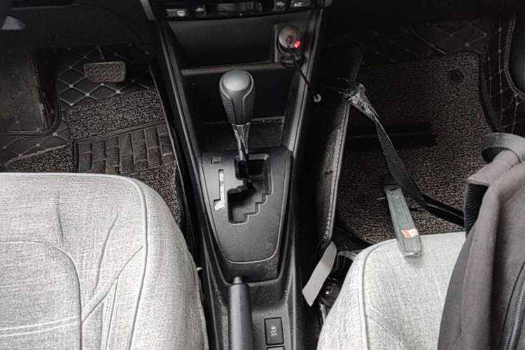 Used Toyota YARiS L Zhi Xuan 2019 1.5E CVT Dynamic Edition China VI compliant Gear Lever