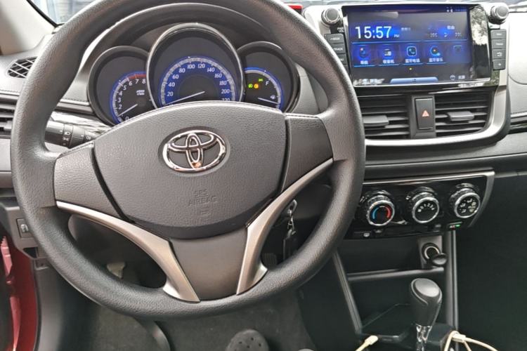 Used Toyota YARiS L Zhi Xuan 2019 1.5G CVT Xuan Dong Sunroof Version China VI Standard Center Console