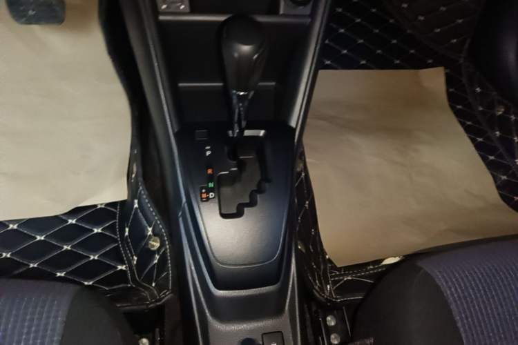 Used Toyota YARiS L Zhi Xuan 2019 1.5E CVT Dynamic Edition China VI compliant Gear Lever