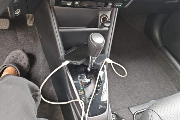 Used Toyota YARiS L Zhi Xuan 2019 1.5G CVT Xuan Dong Sunroof Version China VI Standard Gear Lever