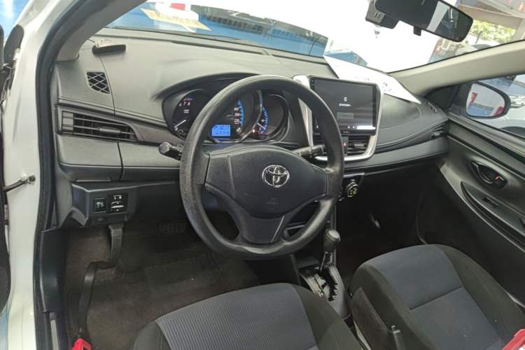 Used Toyota YARiS L Zhi Xuan 2019 1.5E CVT Dynamic Edition China VI compliant Center Console