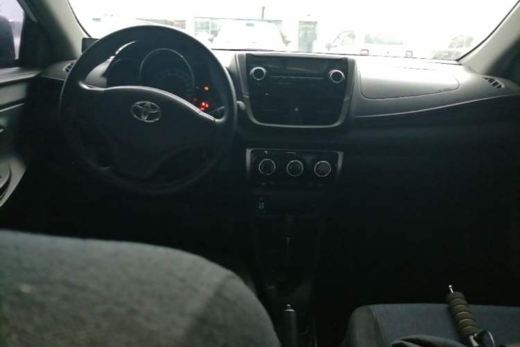 Used Toyota YARiS L Zhi Xuan 2019 1.5E CVT Dynamic Edition China VI compliant Center Console