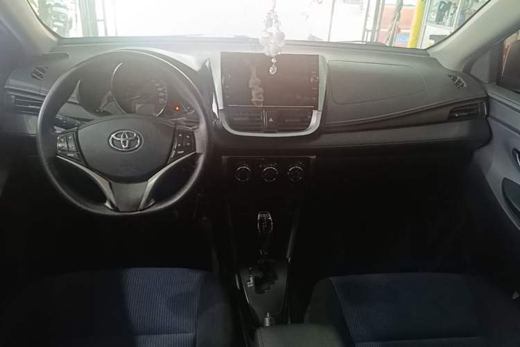 Used Toyota YARiS L Zhi Xuan 2019 1.5E CVT Dynamic Edition China VI compliant Center Console