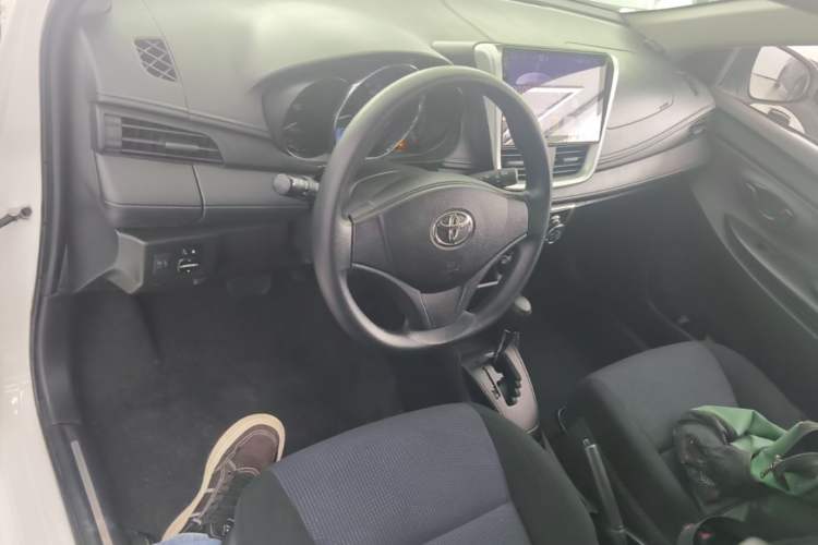 Used Toyota YARiS L Zhi Xuan 2019 1.5E CVT Dynamic Edition China VI compliant Center Console