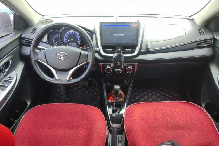 Used Toyota YARiS L Zhi Xuan 2019 1.5G CVT Xuan Dong Sunroof Version China VI Standard Center Console