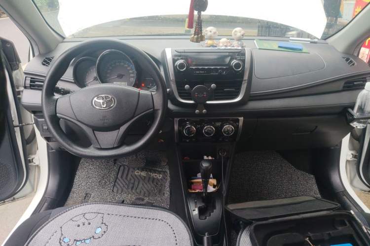 Used Toyota YARiS L Zhi Xuan 2019 1.5E CVT Dynamic Edition China VI compliant Center Console