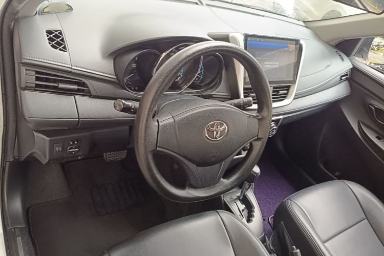 Used Toyota YARiS L Zhi Xuan 2019 1.5E CVT Dynamic Edition China VI compliant Center Console