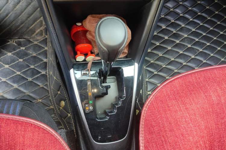 Used Toyota YARiS L Zhi Xuan 2019 1.5G CVT Xuan Dong Sunroof Version China VI Standard Gear Lever