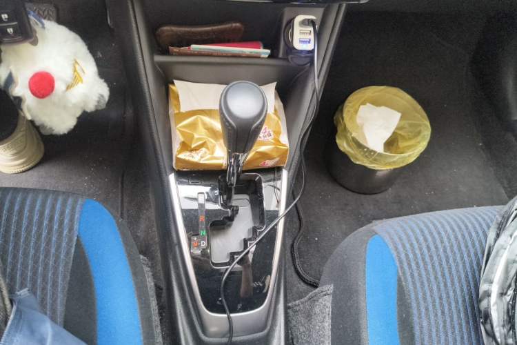 Used Toyota YARiS L Zhi Xuan 2019 1.5G CVT Xuan Dong Sunroof Version China VI Standard Gear Lever