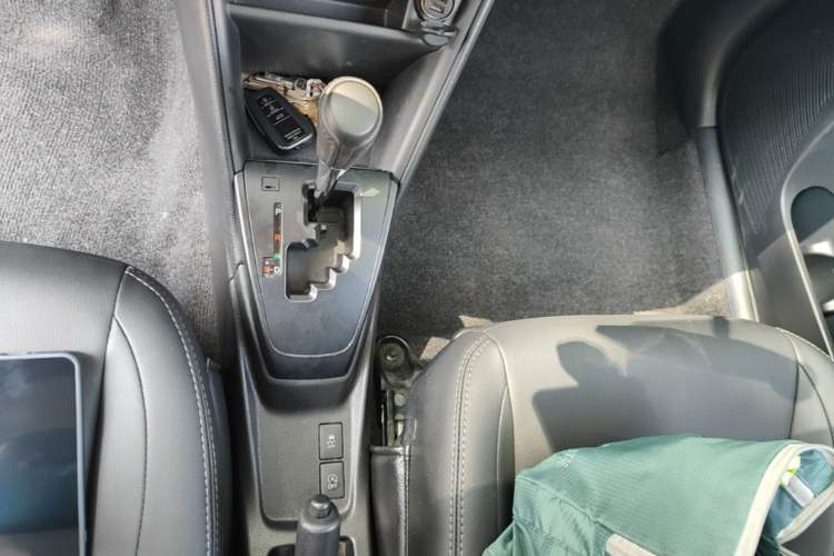 Used Toyota YARiS L Zhi Xuan 2019 1.5E CVT Dynamic Edition China VI compliant Gear Lever