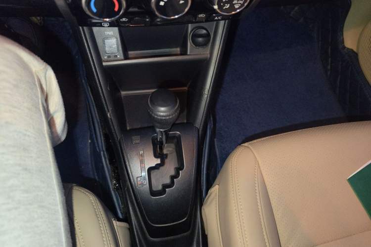 Used Toyota YARiS L Zhi Xuan 2019 1.5E CVT Dynamic Edition China VI compliant Gear Lever