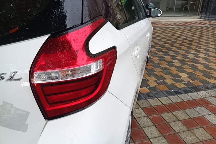 Used Toyota YARiS L Zhi Xuan 2019 1.5E CVT Dynamic Edition China VI compliant Right Rear Taillight