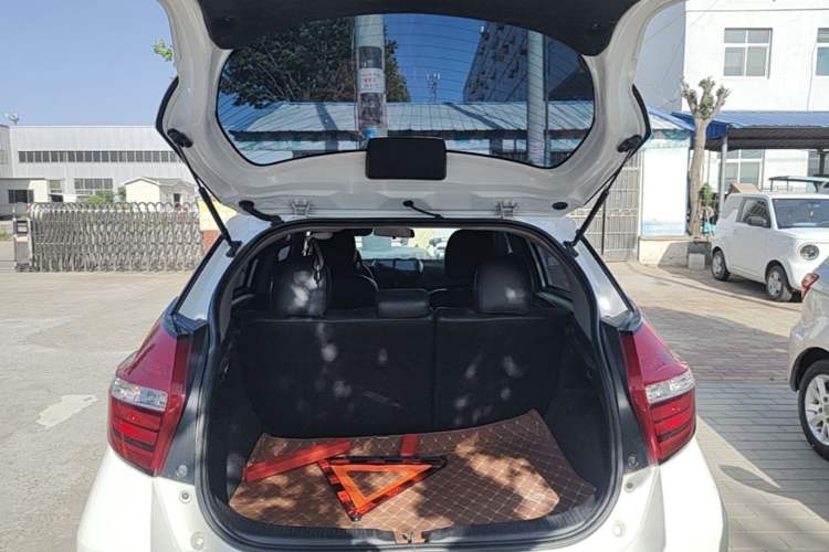 Used Toyota YARiS L Zhi Xuan 2019 1.5E CVT Dynamic Edition China VI compliant Trunk