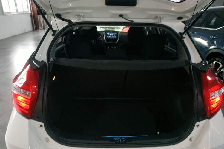 Used Toyota YARiS L Zhi Xuan 2019 1.5E CVT Dynamic Edition China VI compliant Trunk